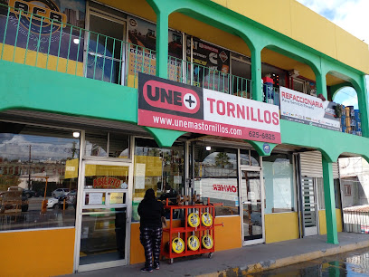 Une Más Tornillos en Tijuana